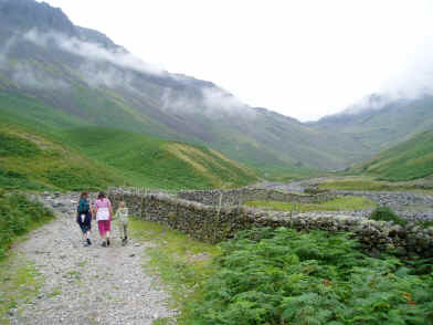 5_fri_wasdale and sty head 001.jpg (717034 bytes)